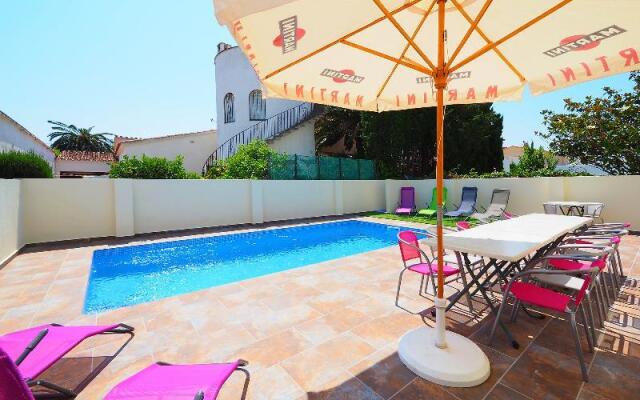 Peni 83 - Four Bedroom