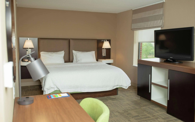 Hampton Inn Commerce Novi