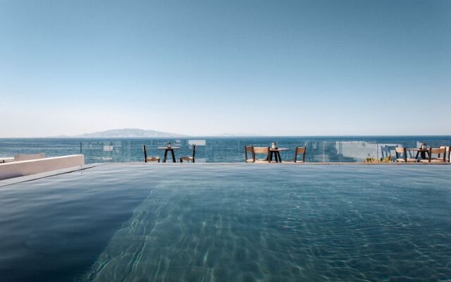 Almyra Oia Suites