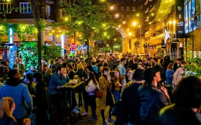 Sunny Studio with balcony in Party District