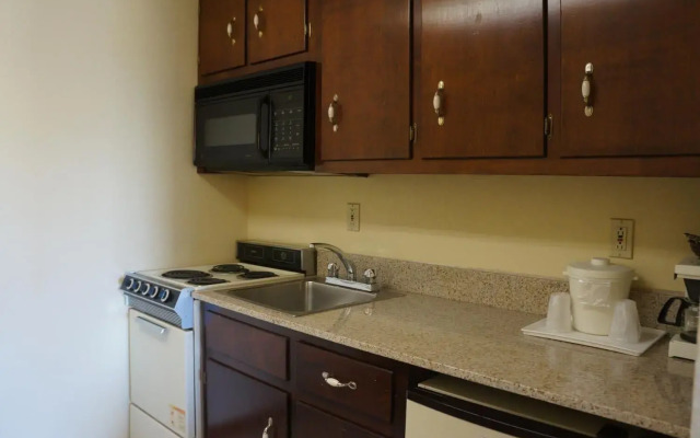 GuestHouse Inn Clarksville
