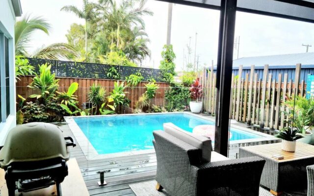 Beachside Tropical Oasis with Pool 4 Bed / 3 Bath