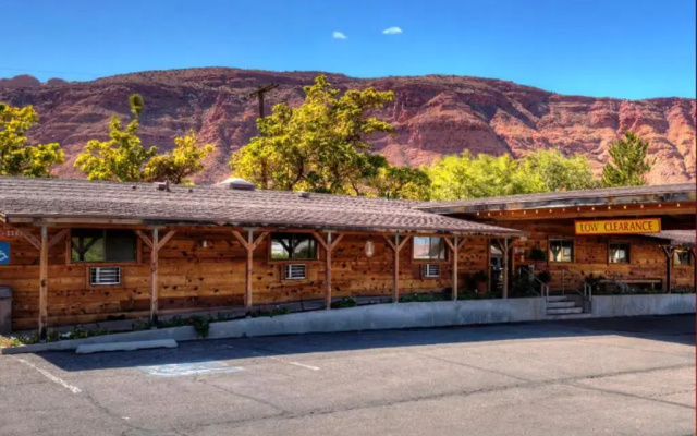 Red Stone Inn