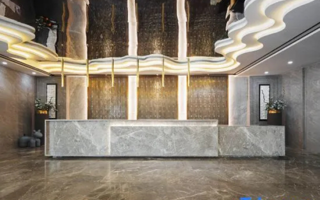 Tekesi Phoenix International Hotel
