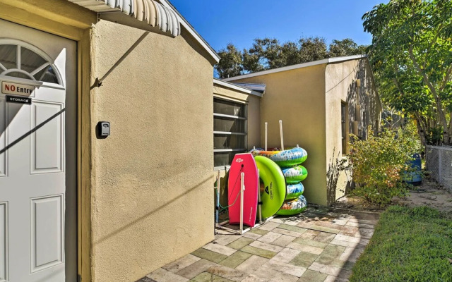 Walk to Beach: Pet-friendly Treasure Island Home