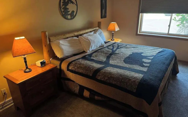 Island Cove #9 - On Minocqua Lake