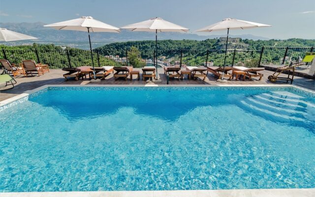 A2 Beautiful apt w. Magnificent View and Pool use