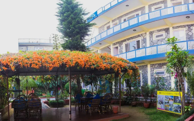 Giri Guest House