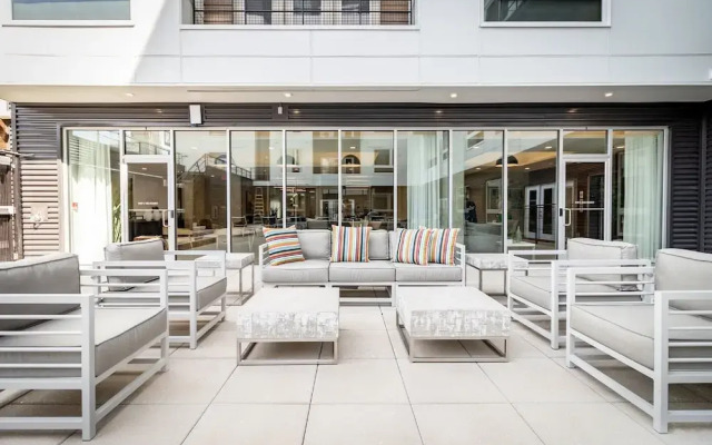 Center City Apartments by Barsala