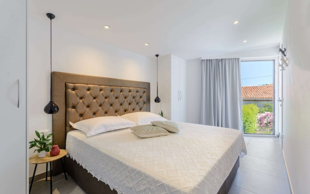 Villa Stone Pearl - Two Bedroom Holiday House With Pool