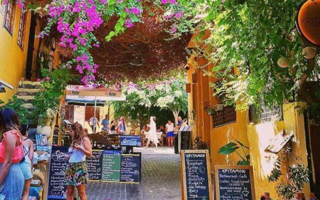 Beautiful 2-bed Apartment in Chania 65 sqm Space w