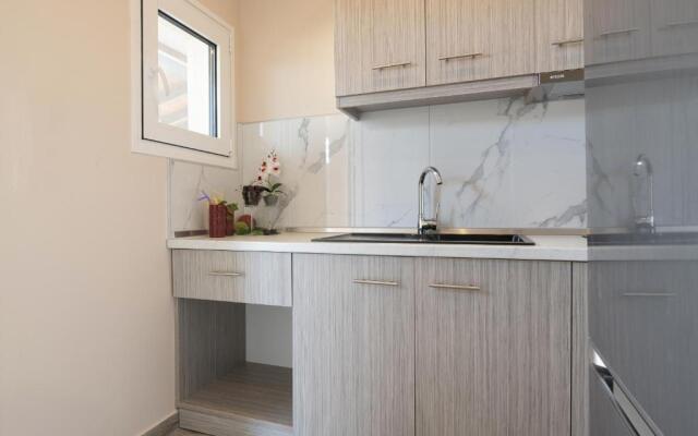 Sunset Studios - New Suites with Seaview & Back Side Apartements