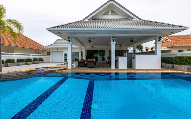 Private 3 Bedroom Pool Villa PP10