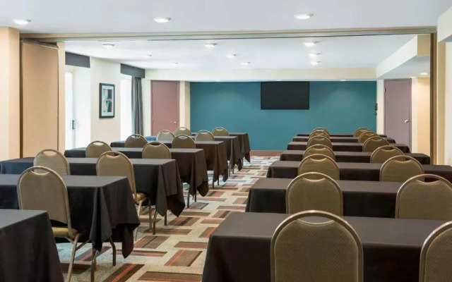 Wyndham Garden Hotel - Buffalo Grove