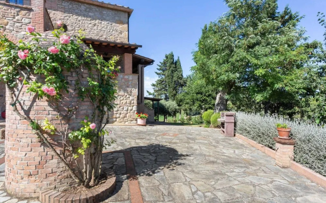 Lavish Holiday Home in Volterra With Pool