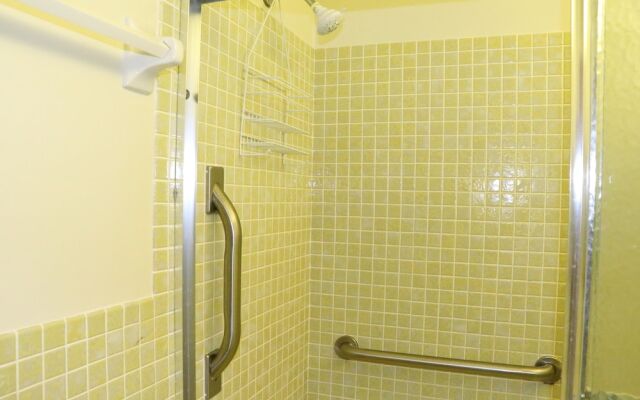Jamaica Royale 703 - 2 Br Condo