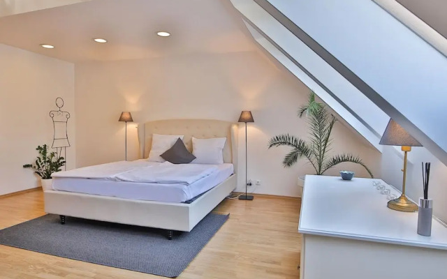 Wenceslas Square Duplex by easyBNB