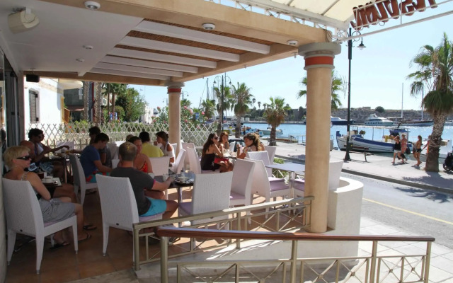 Astron Hotel