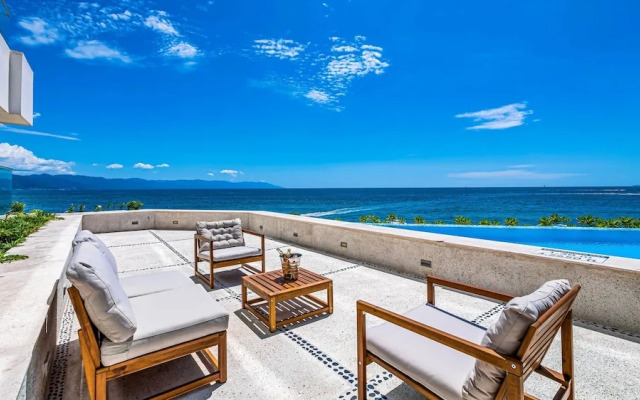 3BR with Private Pool on the Ocean