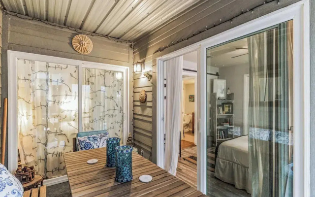 Cozy Retreat in Central East Austin