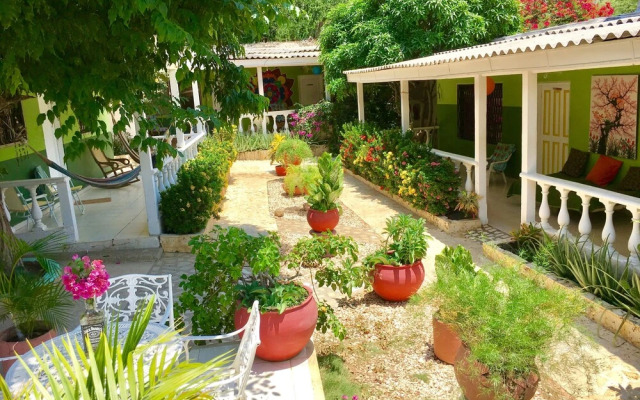 Hostal Garden House