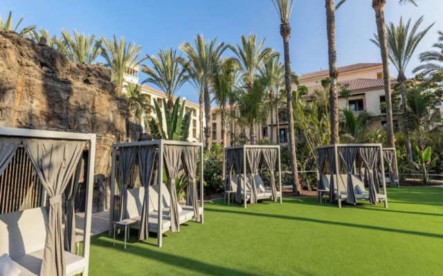 Unique Club at Lopesan Costa Meloneras Resort