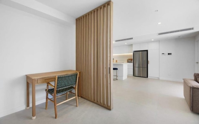 Luxury 2BR Palm Beach Apartment – Guest Rooms – Gold Coast