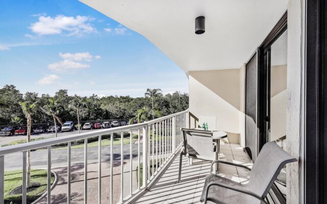 Beachfront Condo in Resort-style Community With Pool