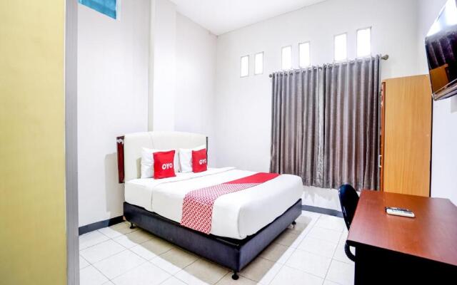 OYO Flagship 90890 Bratang Gede Residence