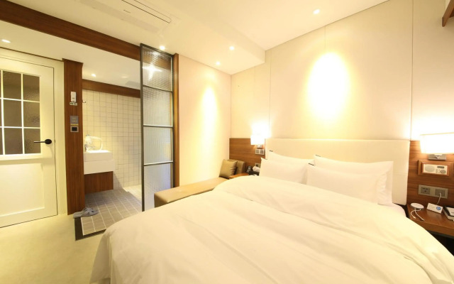 Brooks Hotel