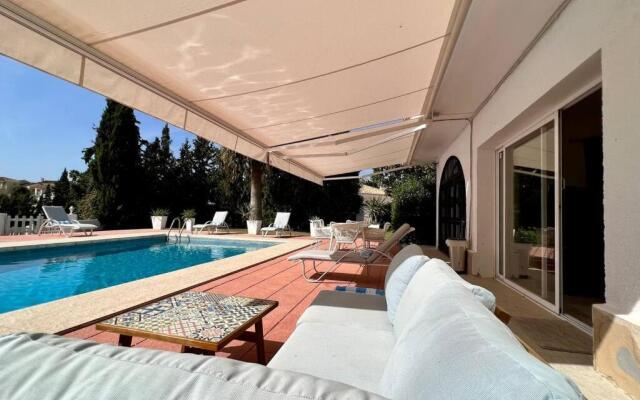 Villa Scenic with Private Pool- Sleeps 8