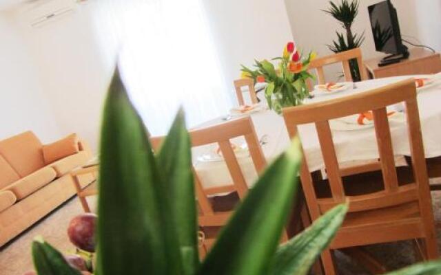 Apartments Luna Tisno