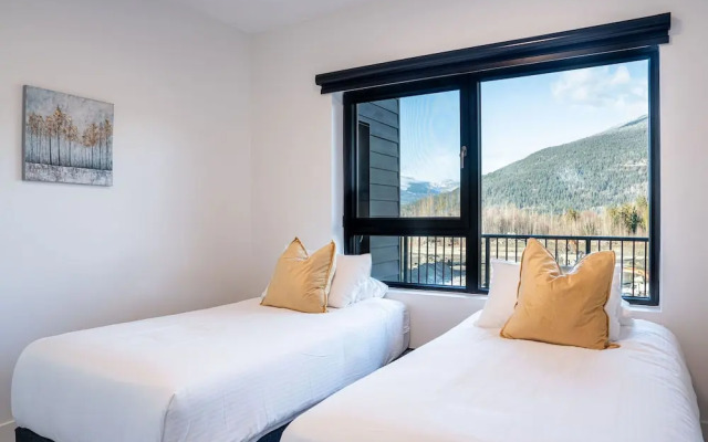 Mountainside Revival Revelstoke Vacations