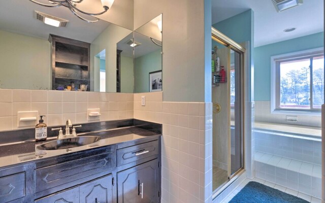 'river's Edge Retreat With Kayaks & River Access!