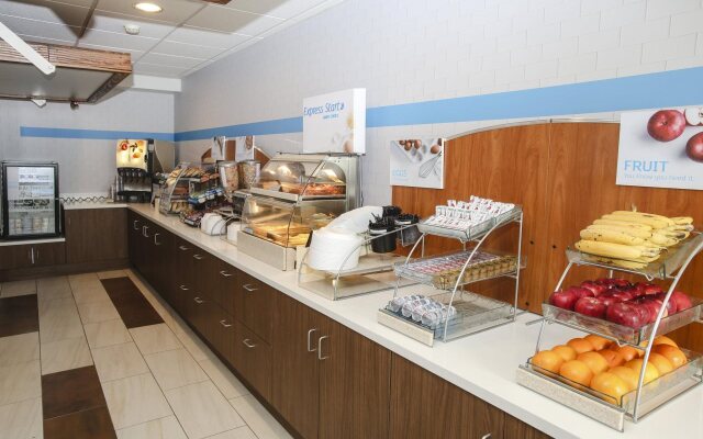 Holiday Inn Express Hotel & Suites Phoenix-Airport by IHG