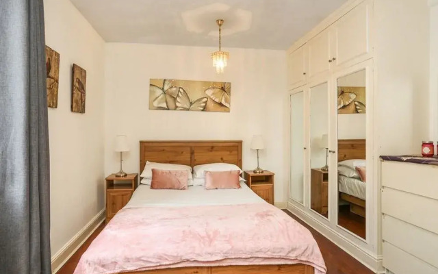 Sloane Avenue Apartment