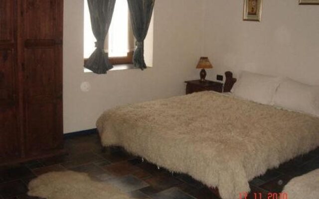 The Old House 1980 Family Hotel