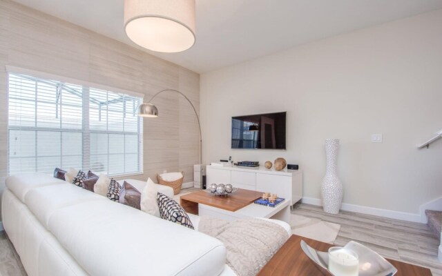 Luxury Oasis - Private Pool Prime Location