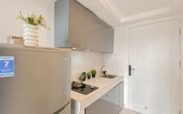 Simple And Modern Studio At Apartment Kingland Avenue