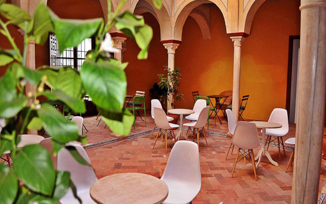 Frenteabastos Hostel & Suites