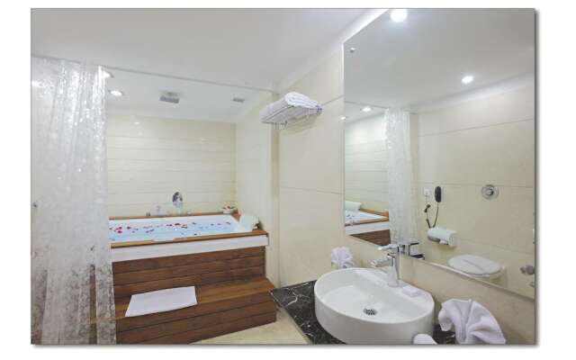 Country Inn & Suites by Radisson, Amritsar, Queens Road