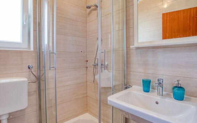 Apartment Daria Como 40512