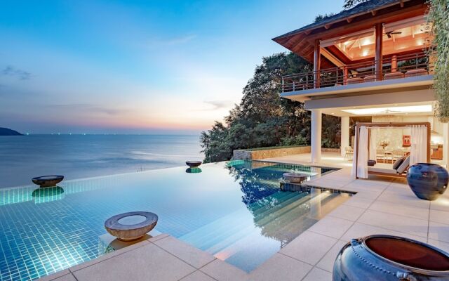 Villa Chelay - Luxury Waterfront Villa