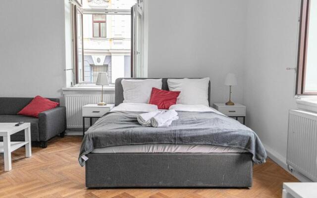 Classy 2BR Apt. w/ Exclusive Location near AKH