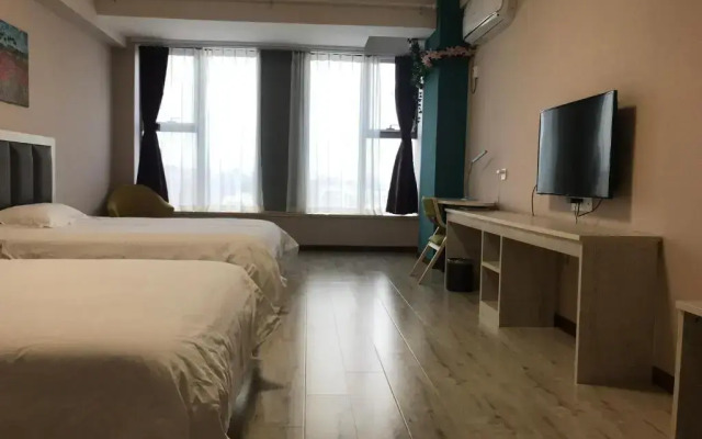 Xinlong Holiday Inn University of Petroleum