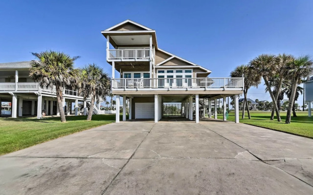 1 Block to Beach: Family Getaway in Galveston!