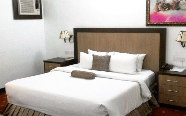 Immaculate Suites & Apartments