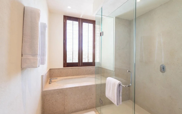 Sunny Vacation Condo 3