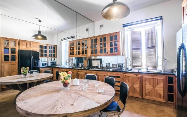 Authentic and artistic Halldis apartment with gorgeous panoramic views