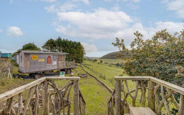 2x Double Bed - Glamping Wagon, Dalby Forest